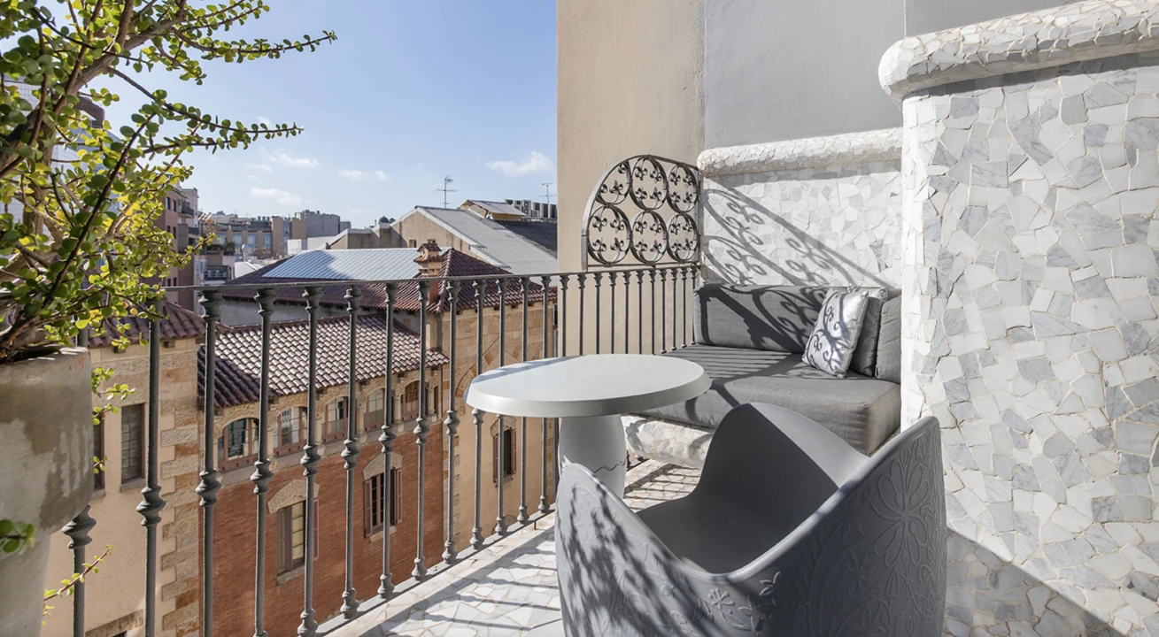 1679317919-Luxury property Barcelona passeig de gracia apartment Cyrillique balcony.webp